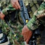 UN MILITAR ASESINADO Y MÁS DE 20 HERIDOS EN 3 ATAQUES A BASES DEL EJÉRCITO EN COLOMBIA
